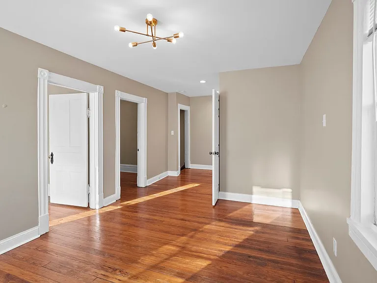 2137 Russell Blvd — Photo 42