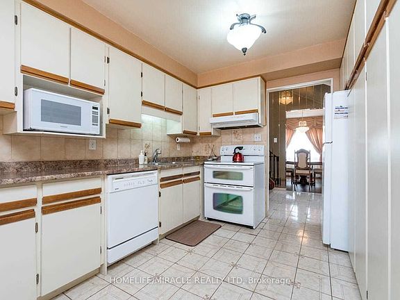 4th image of 850 Chippenham Dr