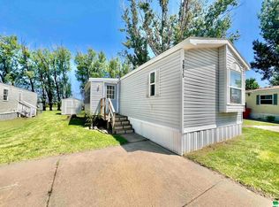 1015 Kim Ln, Vermillion, SD 57069