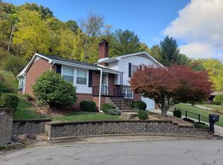 218 Elm Crest Dr, Wheeling, WV