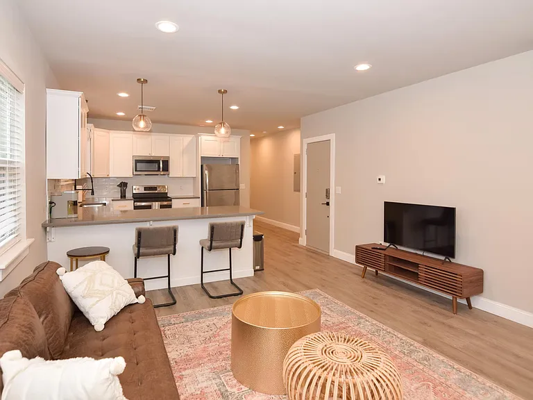1401 Market St #2L — Photo 39