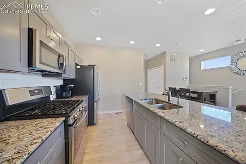 970 Grissom Dr — Photo 15