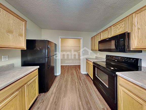 3rd image of 12024 Seahawks Ln