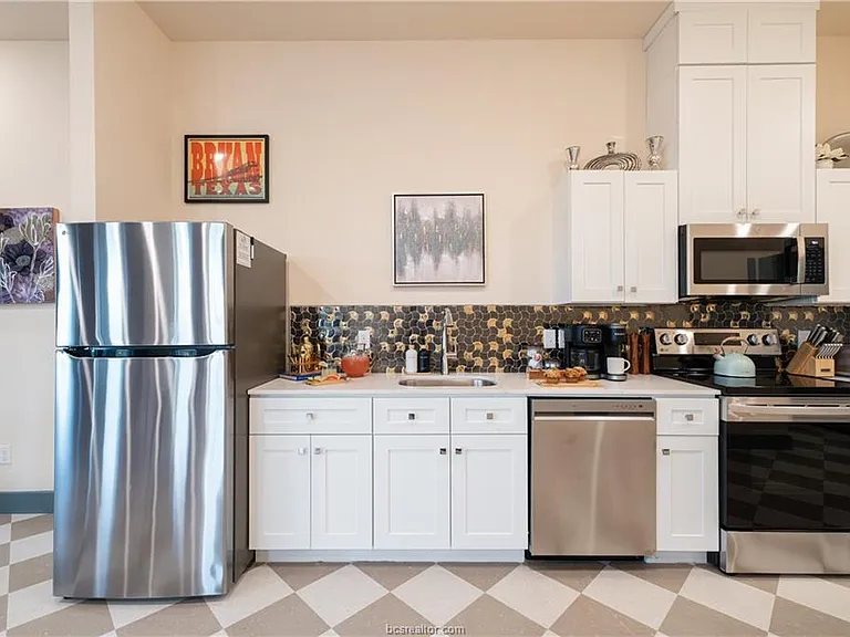 608 N Bryan Ave #224 — Photo 3