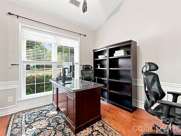 4th image of 8600 Fieldcroft Dr