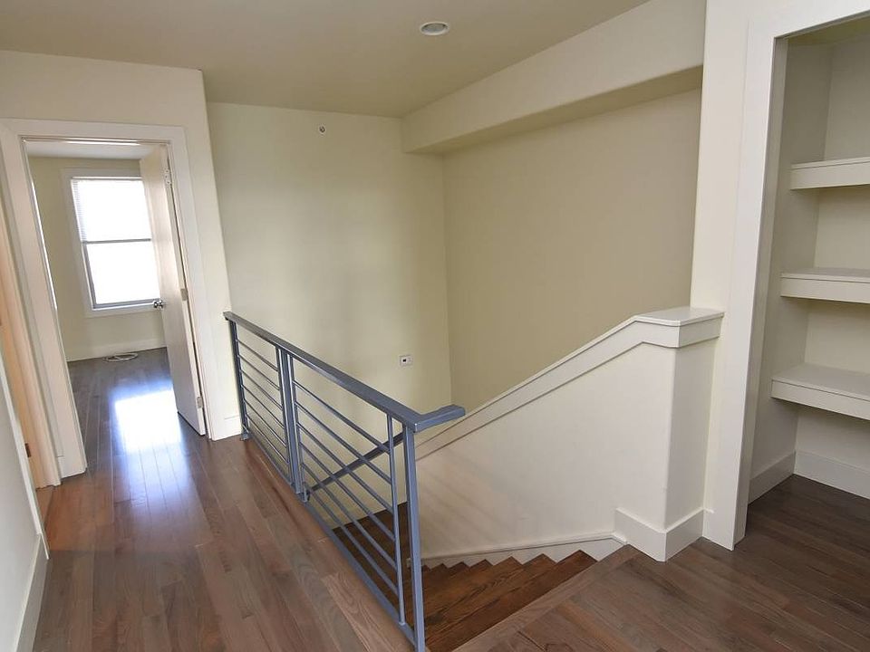1st image of 625 W Girard Ave