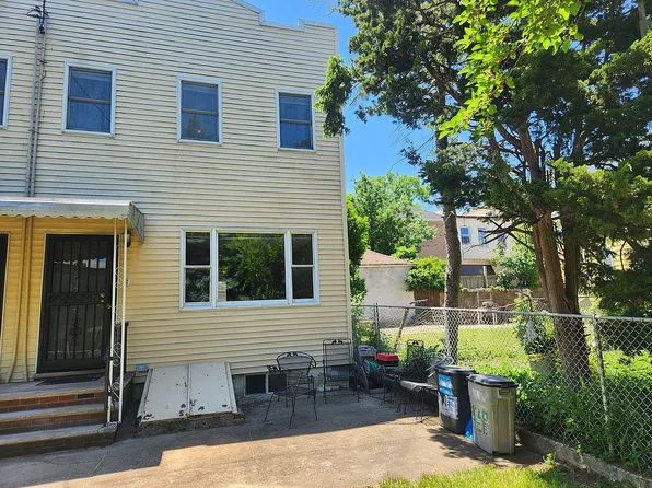 61-12 56th Dr #2FAM, Maspeth, NY 11378