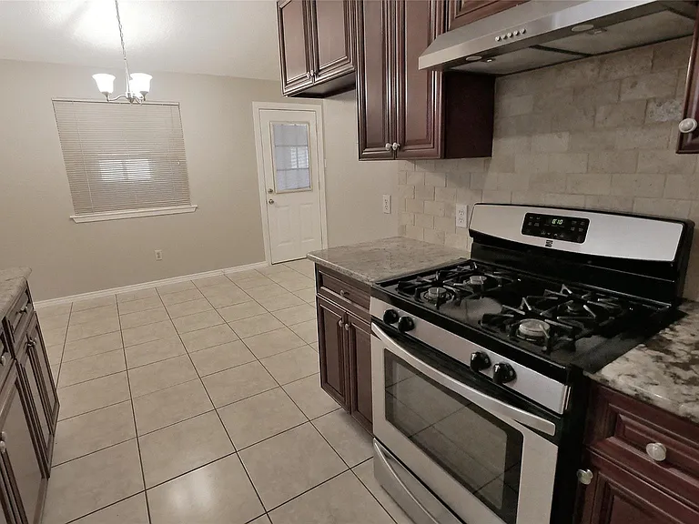 1018 Three Forks Dr — Photo 7
