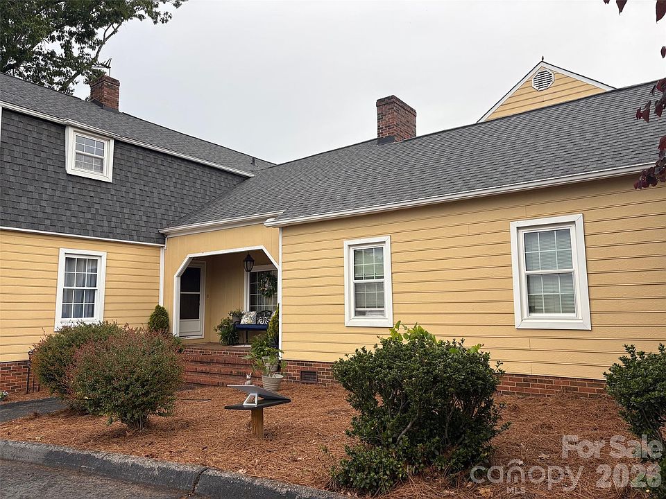 2nd image of 277 Golf Course Ln