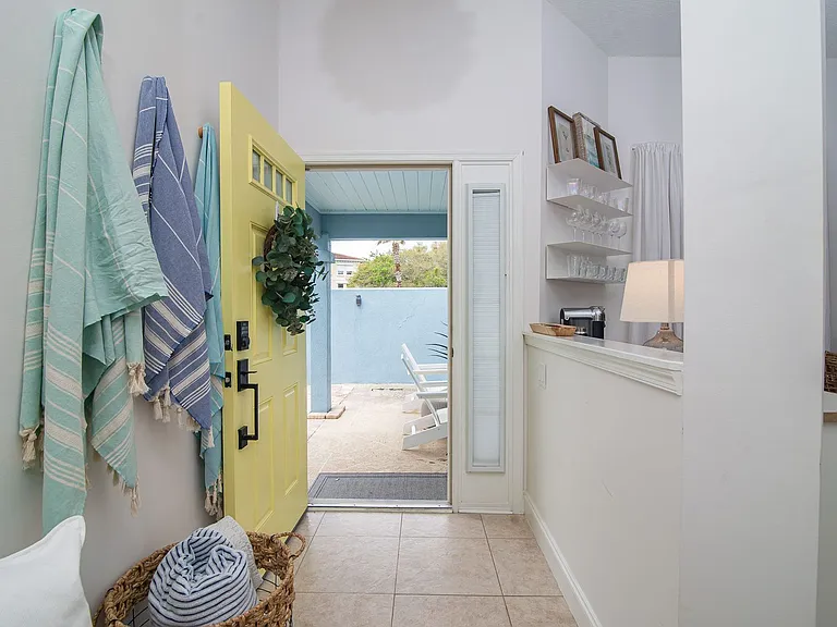 2402 Seagate Ln N — Photo 30
