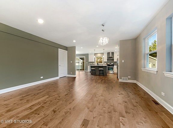 5th image of 468 Whittier Ave
