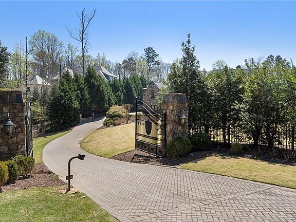 3rd image of 1376 Mount Paran Rd NW