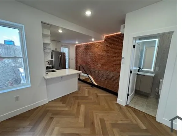 1438 Tasker St, Philadelphia, PA