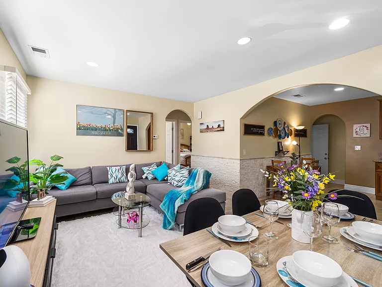 Enjoy hearty meals & gatherings in the dining table is the perfect for six & more