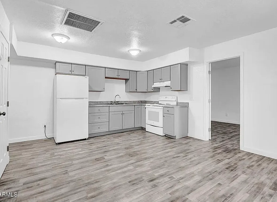 2 bed, 700 sqft, $1,245 — Photo 1