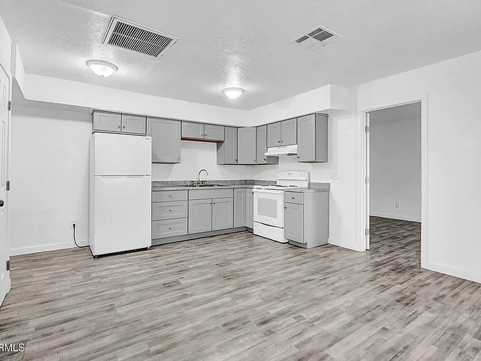 1123 W Fillmore St #2