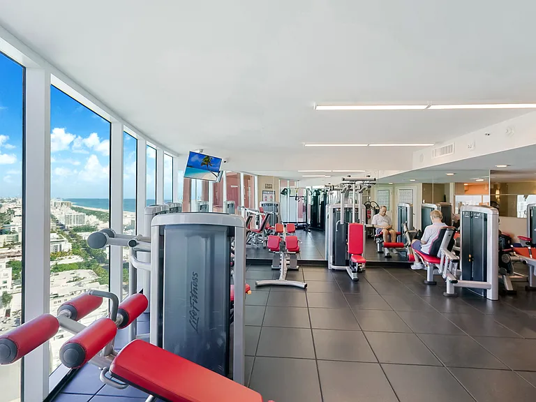 300 S Pointe Dr #405 — Photo 40