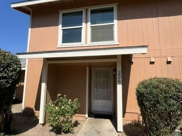 228 N Crenshaw St, Visalia, CA 93291