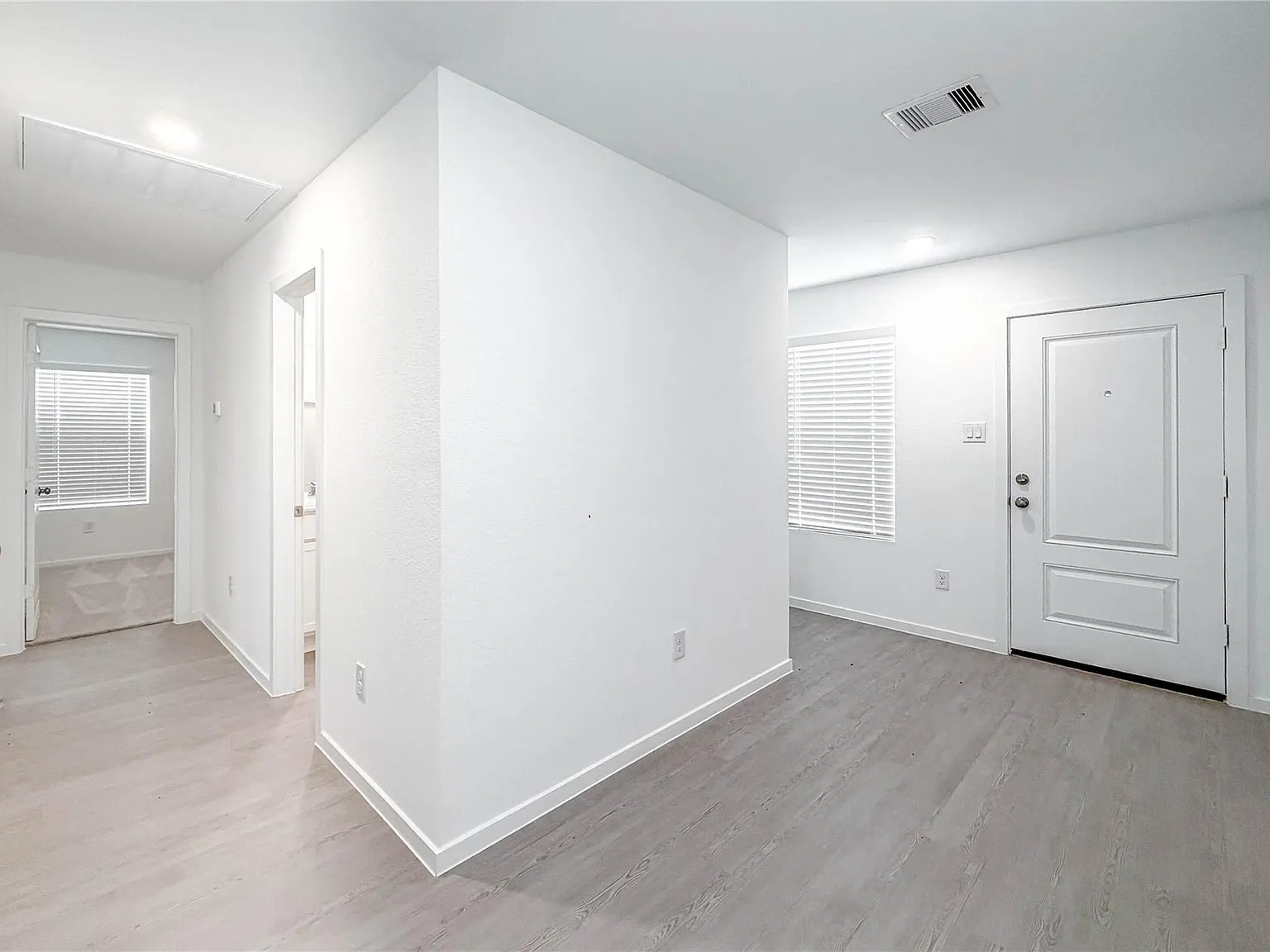 4 bed, 2.0 bath, 1656 sqft, $2,000 — Photo 3