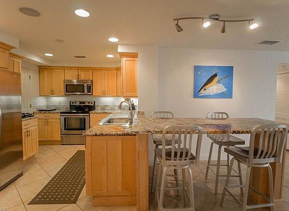3rd image of 1900 Clifford St APT 604