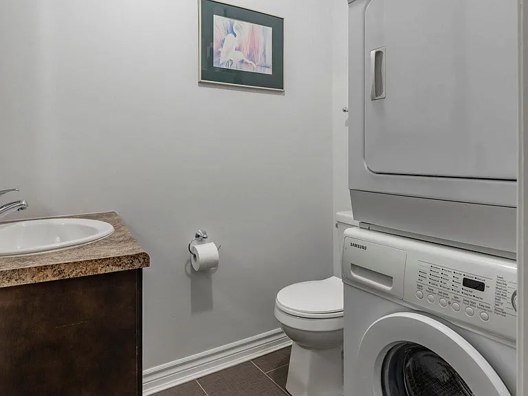 80 King William St #112 — Photo 31