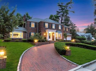 47 Millspring Rd, Manhasset, NY 11030