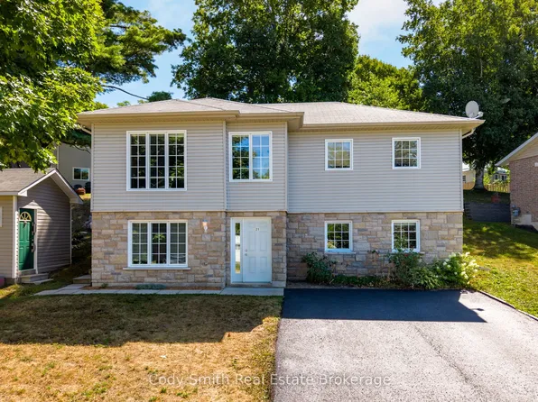 21 Church St, Penetanguishene, ON L9M 1A9