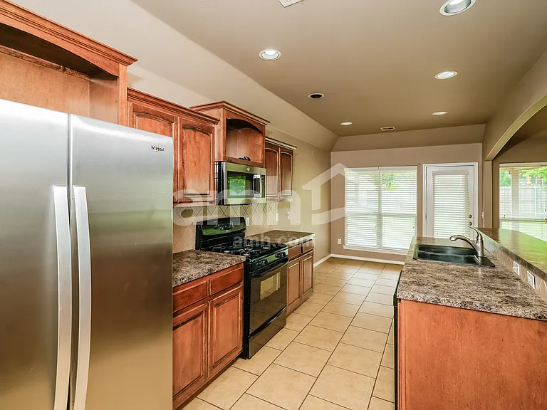 3016 N Ironwood Ave — Photo 5