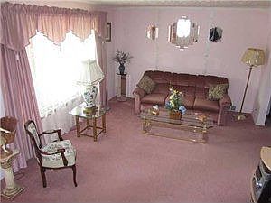 3rd image of 169 Avery Ave