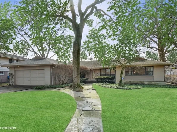 708 Willow Tree Ln, Glencoe, IL 60022