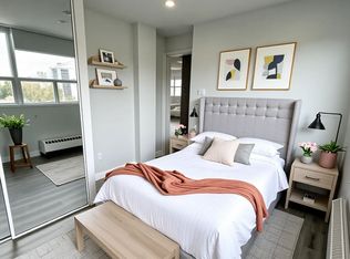 15 Walmer Rd #502, Toronto, ON M5R 2X1