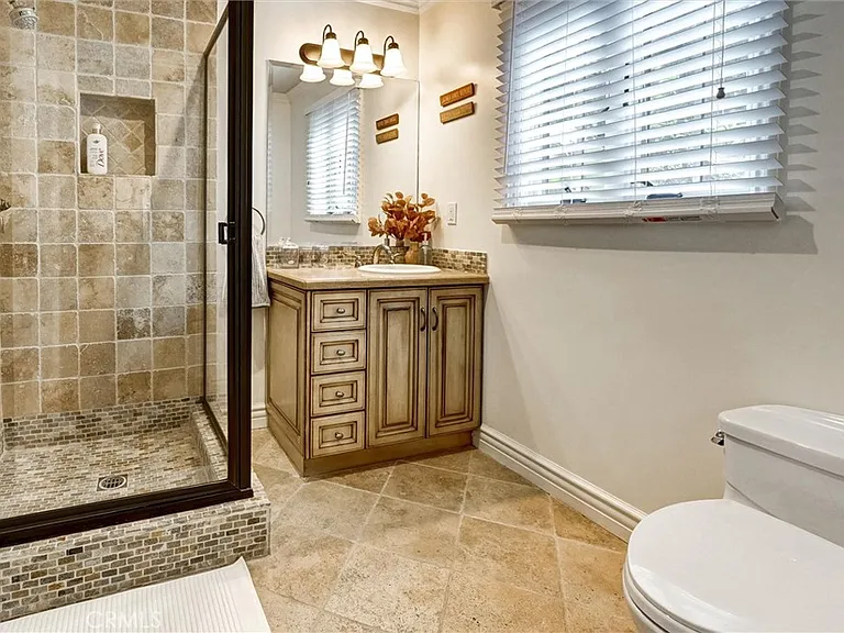 4751 Topeka Dr — Photo 56