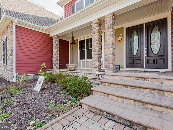 5th image of 1423 Delaunay Ln