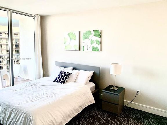 4th image of 1750 N Bayshore Dr APT 5511