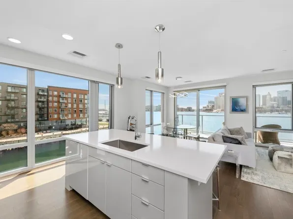 65 Lewis St APT 306, Boston, MA 02128