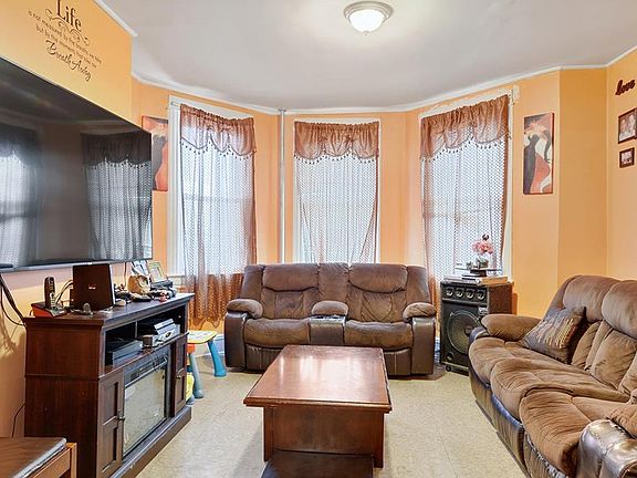 3rd image of 29 Riverview Pl