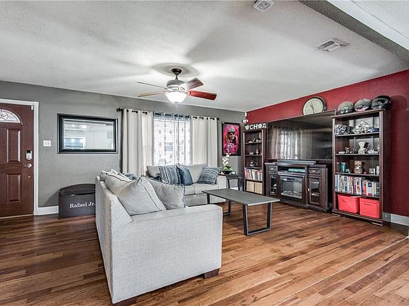 5th image of 6749 Marilyn Ln
