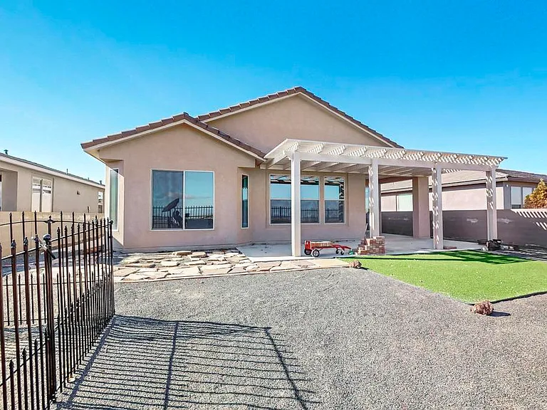 6405 Kings Canyon Cv NE — Photo 49