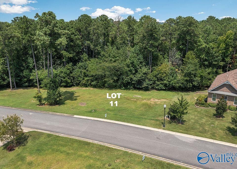 2nd image of 11 Bridle Ridge Rd