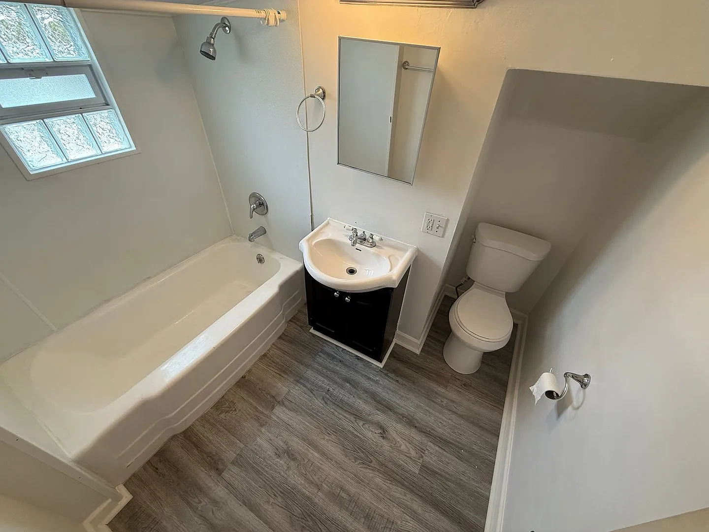 2408 W High St. — Photo 4