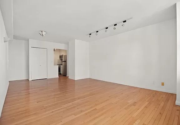 2nd image of 255 W 85th St APT 2A