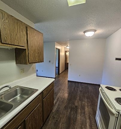 4th image of 504 9th St #1