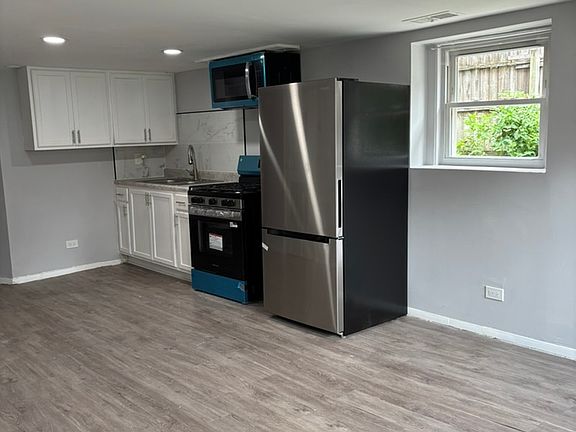 2nd image of 3522 W Wolfram St #G