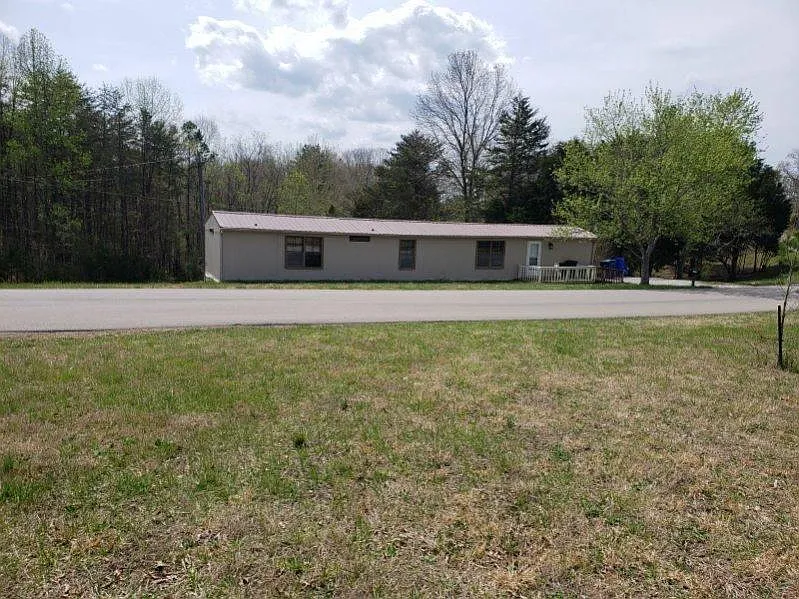 157 Three Springs Rd photo 1