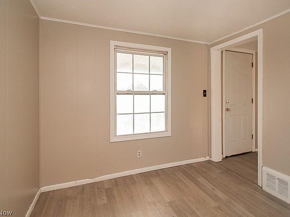 4th image of 2030 Robin St Front 3