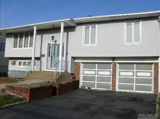 2877 Riverside Dr, Wantagh, NY 11793