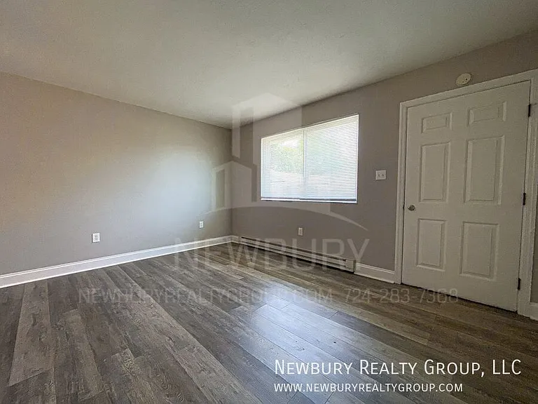 36 Sunbury Est — Photo 7