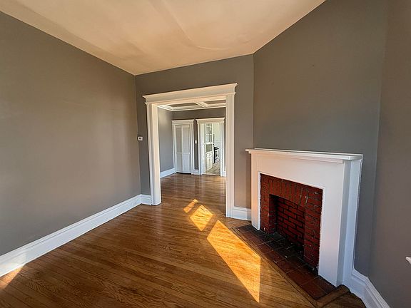 5th image of 154 Midland Ave APT 4