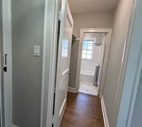 4th image of 1601 W Thome Ave APT 3C