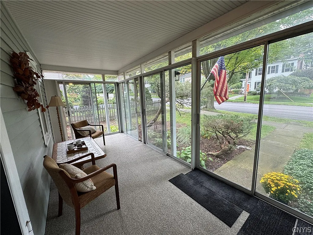 3 bed, 1.5 bath, 1120 sqft, $2,700 — Photo 4